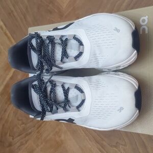 Women's On Cloud Cloudmonster Shoes